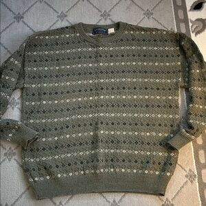 Vintage Iron Mountain Men's Green Crewneck Sweater